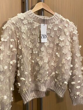 Brand New Zara Cream Floral Appliqué Knit Sweater Size S (retail $79 pre tax)